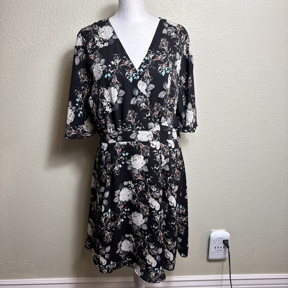 Esley Floral Wrap Dress Large Black White Rose Flutter Sleeve Goth Cottagecore